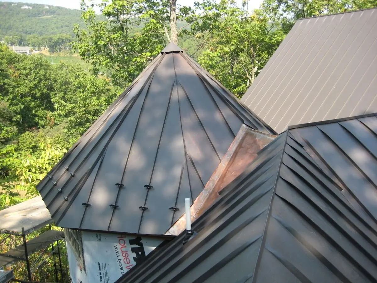 Professional Gutter Cleaning by Craftsman Roofing in East Los Angeles